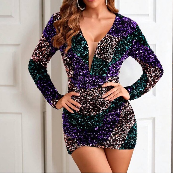Luxe plunging V neck long sleeve sequins dress - Picture 2 of 7